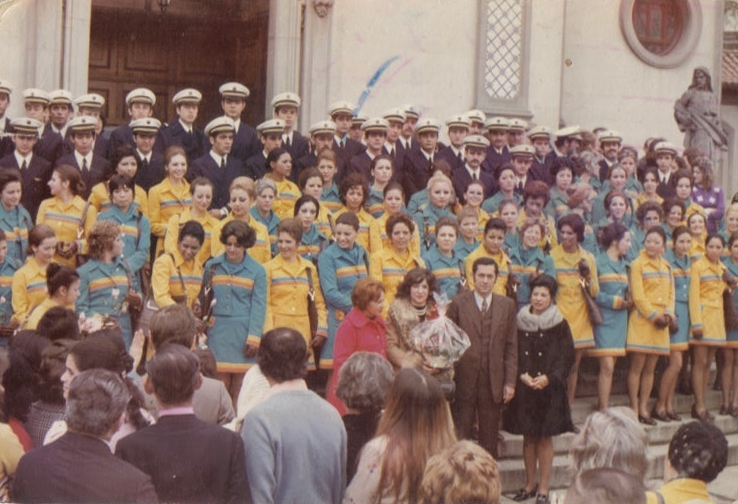 Foto no dia da Missa de Formatura de pilotos e comissários da VASP, em frente à Igreja N. Sra. do Brasil (todos já uniformizados, inclusive com luvas de couro)