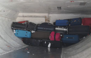 porao bagagens aviao