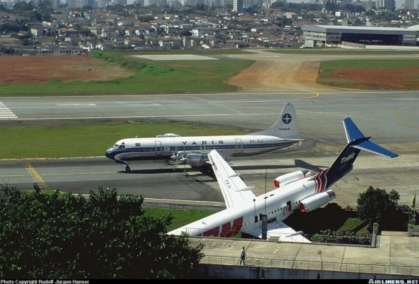 Incidente com Fokker 100 da TAM e Electra da Varig passando atrás