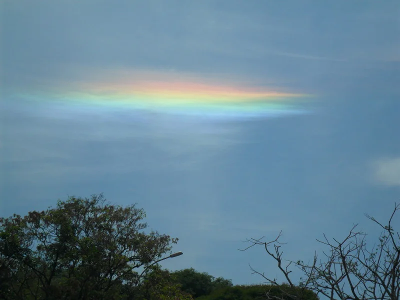 Irisação (foto: ViniRoger, sobre Porto Alegre)
