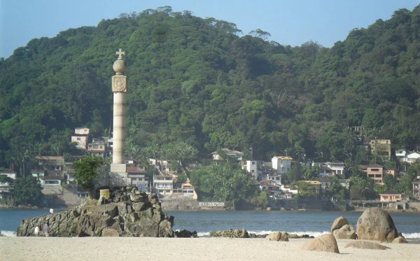 Marco Padrão: construído em 1932 em comemoração ao aniversário da fundação da vila de São Vicente. Foto: ViniRoger.