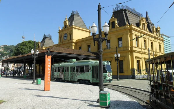 Estação de trem de Santos (Valongo), Museu Pelé e Bonde Café. Foto: ViniRoger.