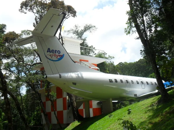Suíte em avião adaptado do Hotel Viviê. Foto: ViniRoger.