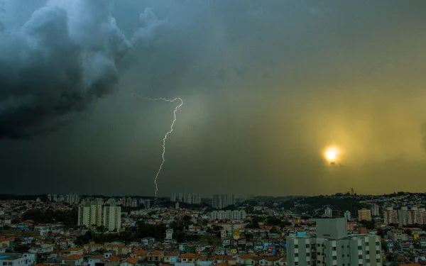 Raio de 20/02/2016 19:36:57 - Vila Butantã - São Paulo/SP. Foto: Rafael Reis Pereira