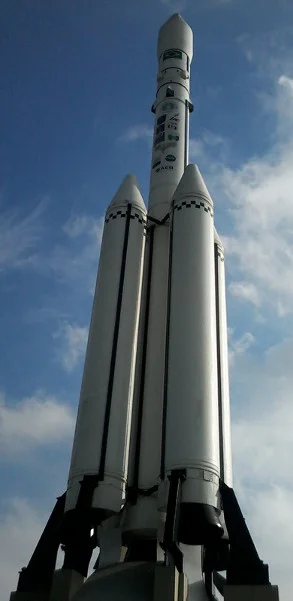 Protótipo do VLS (Veículo Lançador de Satélites) exposto no MAB. Foto: ViniRoger.