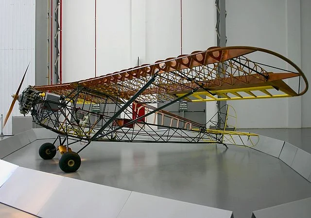 Estrutura tubular do EAY-201 no Museu da TAM. Fonte: Wikimedia