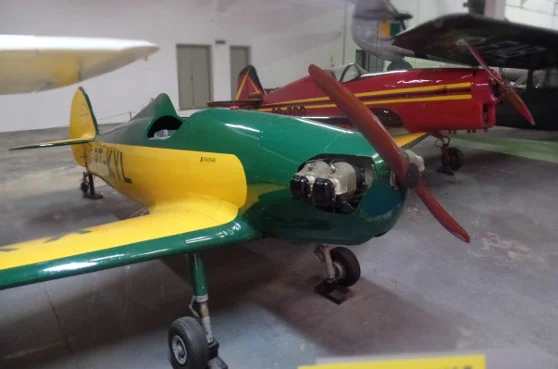 IPT-0 “Bichinho II” (verde) e IPT-16 "Surubim" (vermelho), expostos no MUSAL. Foto: ViniRoger