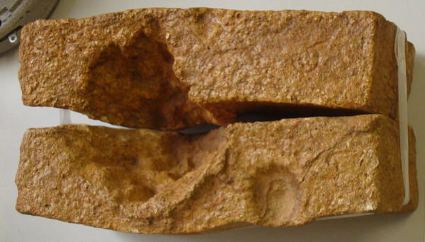 Marcas de granizo ocorrido em 13 de maio de 1986 em uma olaria em Jaguariúna/SP. Acervo: Museu de Meteorologia - Parque CienTec.
