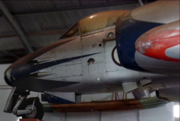 Gloster Meteor F-8 matrícula FAB 4409 (pintura ovo estrelado em azul) exposto no Museu Eduardo Matarazzo. Foto: ViniRoger