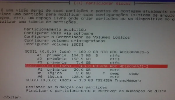 Exemplo de particionamento com a "/home" separada (sdb) mantendo partição com Windows (sda)