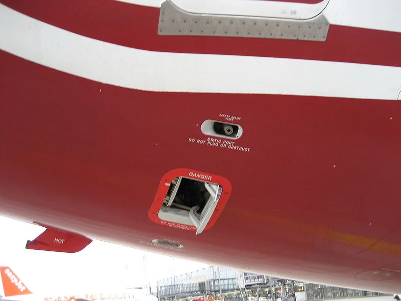 Outflow and pressure relief valve em um Boeing 737-800.