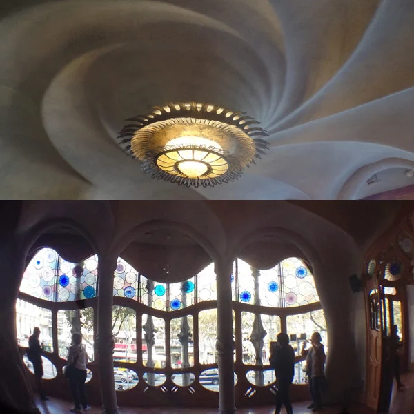 Interior da Casa Batlló: Salão Central com lustre que parecer torcer um teto fluido. Fotos: ViniRoger