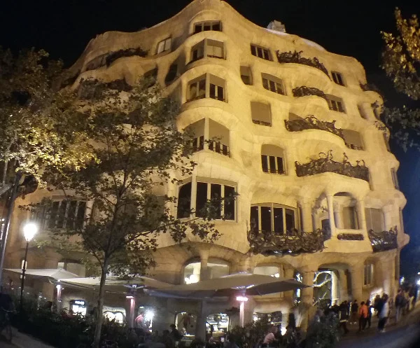 Fachada da Casa Milà. Foto: ViniRoger