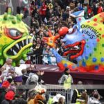 Carros alegóricos no Carnaval 2020 em Duesseldorf, Alemanha. Foto: AP Photo/Martin