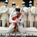Carregadores de caixão dançarinos de Gana, que viraram meme durante a pandemia de Covid-19, pediram para que as pessoas fiquem em casa. Foto: Reprodução/Twitter Benjamin Aidoo