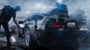 Wade Watts como o avatar Parzival encontra o DeLorean em "Ready Player One".Fonte: Warner Bros. Pictures