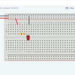 Tela do tinkercad com simulação de circuito do Manual do Mundo