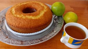 Bolo de laranja com xícara de chá. Foto: ViniRoger
