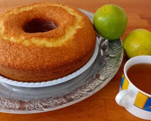 Bolo de laranja com xícara de chá. Foto: ViniRoger