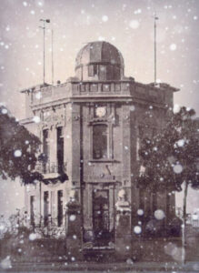 Observatório de São Paulo, situado na avenida Paulista, com EFEITO de neve. Fonte: Wikipedia