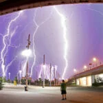 "Lightning! Ask Your Questions Tonight (NASA, Marshall, 06/23/11)" por NASA's Marshall Space Flight Center, licenciada como CC BY-NC 2.0