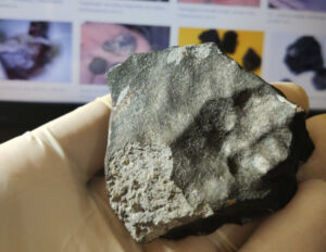 Meteorito que caiu no sertão de Pernambuco. Foto: Edmar Santos/Arquivo Pessoal