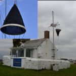 Posto da Guarda Costeira que ainda exibe o cone de tempestade (Polruan station). Fonte: NCI