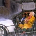 Cena em que esperam a chuva passar no DeLorean. Fonte: Universal Movies