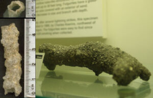 Fulguritos de areia (Okeechobee, Florida) e de solo (Lancaster, California). Fonte: Wikipedia