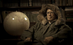 Rubens Junqueira Villela com traje que usou na Antártida