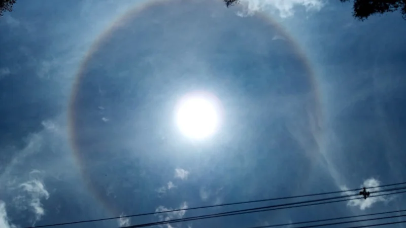 Nuvens Cirrostratus com halo em Maringá/MG (dez 2020) - Unihertz Atom 1/9524s ISO105 3,8mm. Foto: ViniRoger