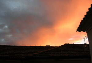 Aurora em nuvens Stratus em São Paulo/SP (jan 2008) - Nikon E3200 1/54s ISO50 5,8mm. Foto: ViniRoger