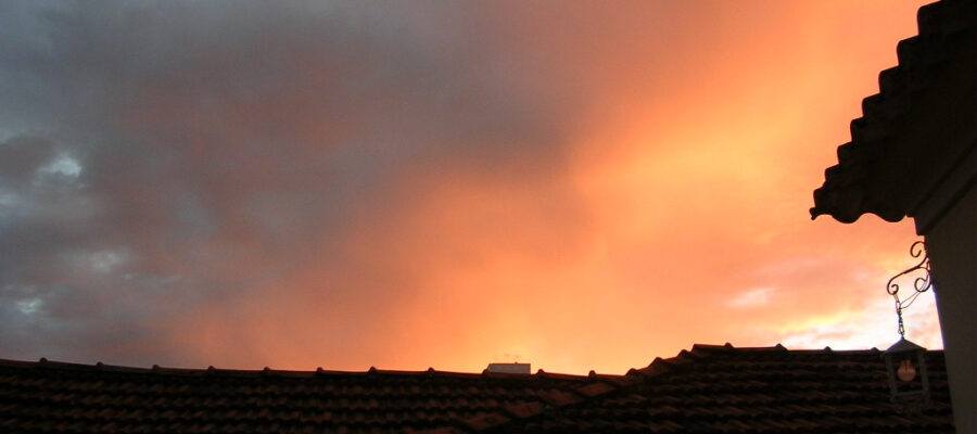 Aurora em nuvens Stratus em São Paulo/SP (jan 2008) - Nikon E3200 1/54s ISO50 5,8mm. Foto: ViniRoger