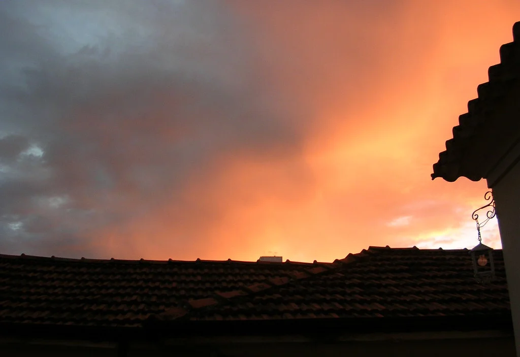 Aurora em nuvens Stratus em São Paulo/SP (jan 2008) - Nikon E3200 1/54s ISO50 5,8mm. Foto: ViniRoger