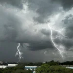 Raios inseridos por edição de foto em paisagem com tempestade. Foto: ViniRoger