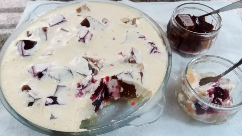 Gelatina mosaico da receita (maior parte dela). Foto: ViniRoger