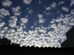 Altocumulus floccus. Foto: ViniRoger