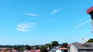 Cirrus uncinus e Cirrus homogenitus. Foto: ViniRoger