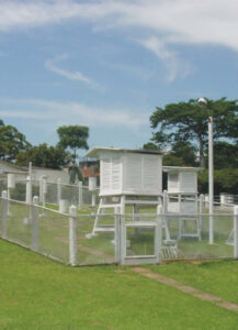 Cercado da estação Meteorológica do Cientec em dezembro de 2005 - capa dos boletins anuais da estação em 2005, 2006 e 2007. Foto: ViniRoger