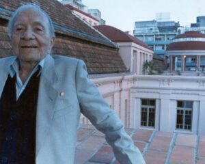 Mario Quintana no Centro Cultural que leva seu nome, antigo Hotel Majestic de Porto Alegre, onde morou de 1968 a 1980. Foto: Dulce Helfer / Correio do Povo