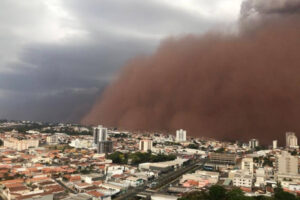 Tempestade de poeira/areia (habub) em Franca/SP em 26/09/2021. Fonte: Clima ao vivo