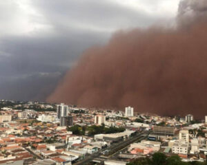 Tempestade de poeira/areia (habub) em Franca/SP em 26/09/2021. Fonte: Clima ao vivo