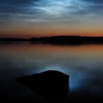 Nuvens noctilucentes sobre o Lago Saimaa (Finlândia). Foto: Mika Y