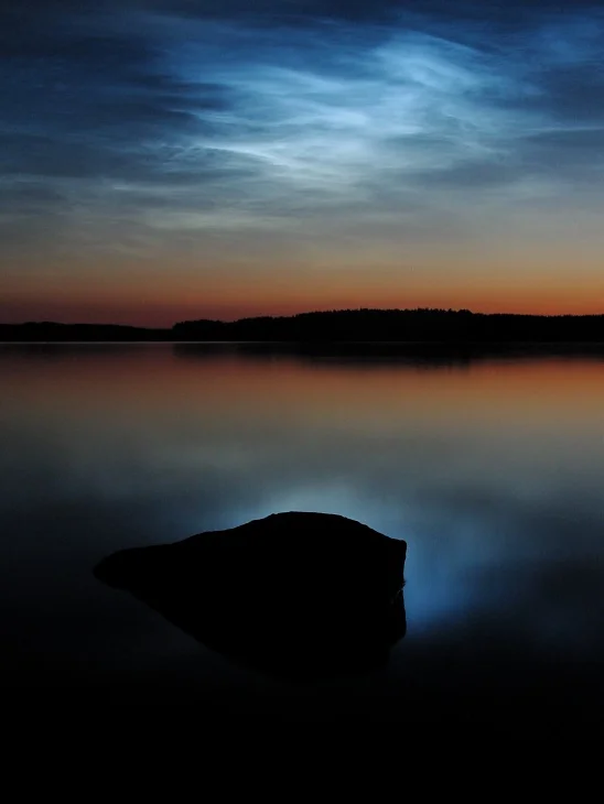 Nuvens noctilucentes sobre o Lago Saimaa (Finlândia). Foto: Mika Y