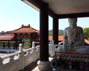Templo Zu Lai - entrada e estátua de Buda. Foto: ViniRoger