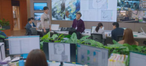 Sala de trabalho da Administração Meteorológica da Coreia dentro da série Clima do Amor. Créditos: JTBC