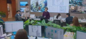 Sala de trabalho da Administração Meteorológica da Coreia dentro da série Clima do Amor. Créditos: JTBC