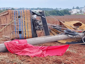 Em maio de 2021, balões foram empurrados por rajada de vento em Boituva (SP) e derrubaram poste. Foto: GCM Boituva/Arquivo