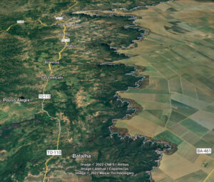 Divisa entre Tocantins (esquerda) e Bahia (direita, platô). Fonte: Google Earth