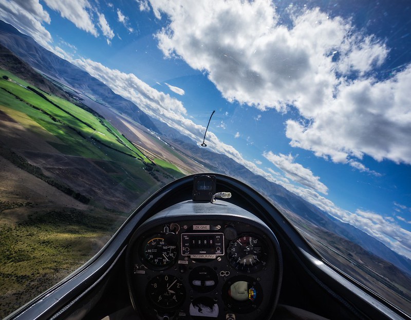 Vista a partir do cokpit de um planador sobre o sul da Nova Zelândia. Fonte: Flickr/Trey Ratcliff